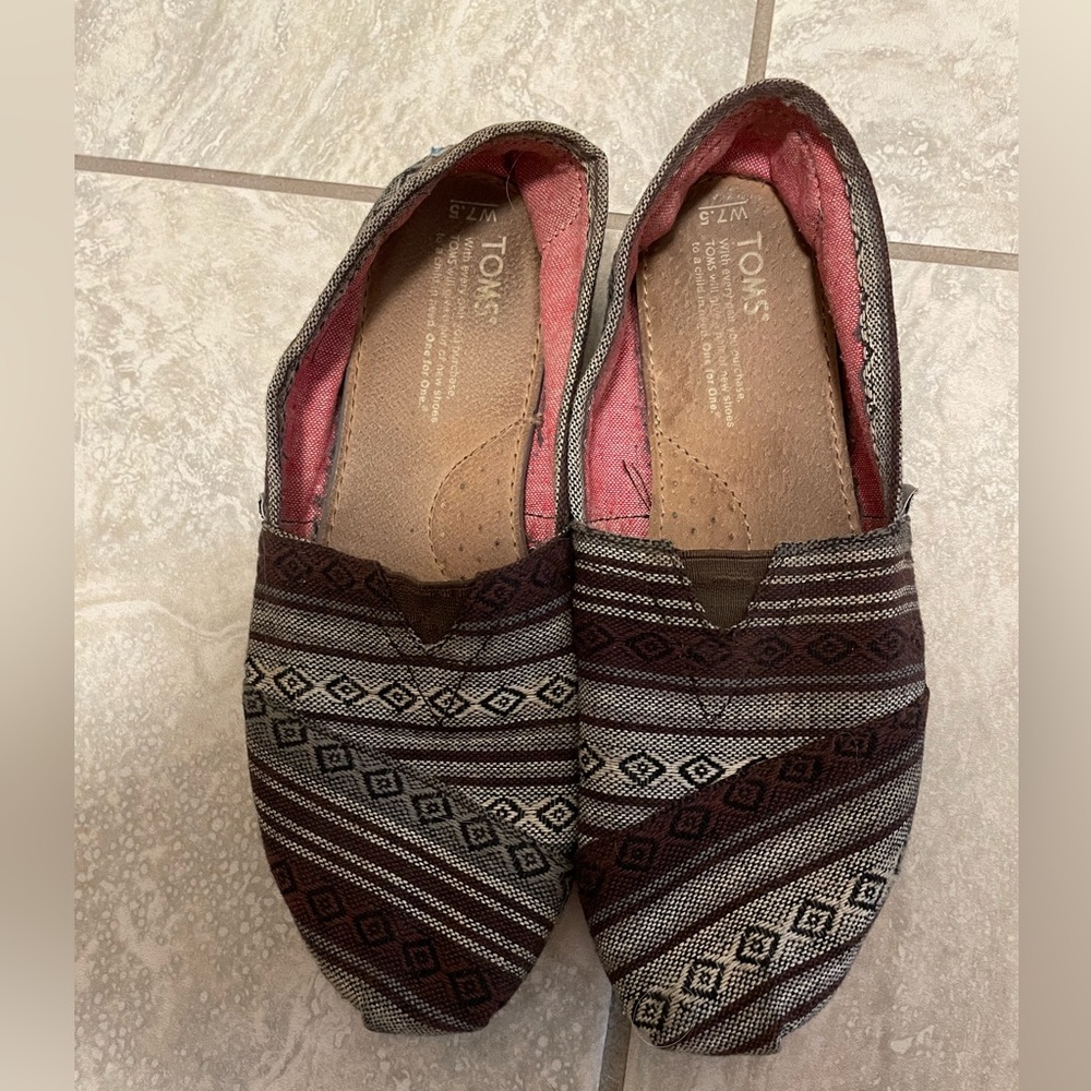 TOMS size 7.5